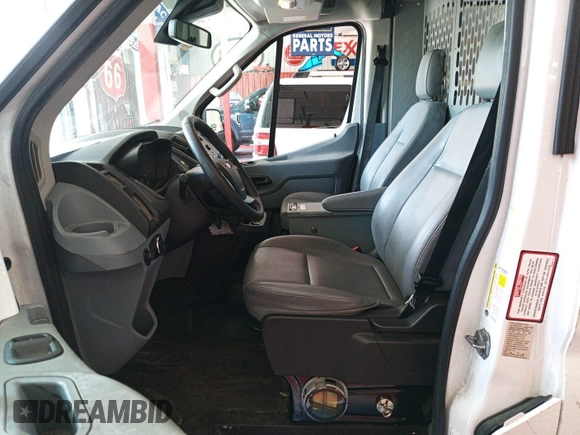 2018 Ford Transit z VIN 1FTYE1CM6JKB35871, wystawiony jako IAAI lot #42737736 z przebiegiem 199 396 mil mil oraz . Historia ofert i sprzedaży dostępna na DreamBid. Obrazek 5.
