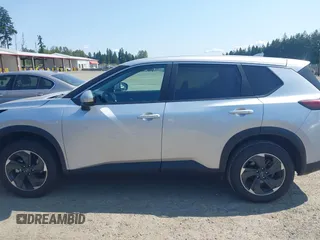 2024 Nissan Rogue SV z VIN 5N1BT3BA4RC678510, wystawiony jako IAAI lot #42408399 z przebiegiem 32 966 mil mil oraz . Historia ofert i sprzedaży dostępna na DreamBid. Obrazek 15.