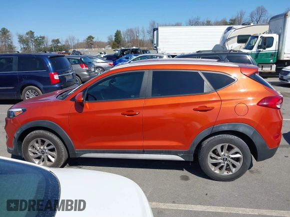 2017 Hyundai Tucson SE z VIN KM8J33A48HU396127, wystawiony jako IAAI lot #41785992 z przebiegiem 86 667 mil mil oraz . Historia ofert i sprzedaży dostępna na DreamBid. Obrazek 14.