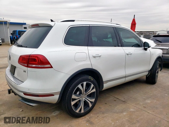 2017 Volkswagen Touareg Wolfsburg Edition z VIN WVGRF7BP2HD006004, wystawiony jako Copart lot #46347485 z przebiegiem 59 345 mil mil oraz Szkoda całkowita • Salvage title. Historia ofert i sprzedaży dostępna na DreamBid. Obrazek 3.