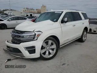 2023 Ford Expedition Platinum z VIN 1FMJU1L88PEA35667, wystawiony jako Copart lot #42930585 z przebiegiem Nie podano mil oraz Szkoda całkowita • Salvage title. Historia ofert i sprzedaży dostępna na DreamBid. Obrazek 1.