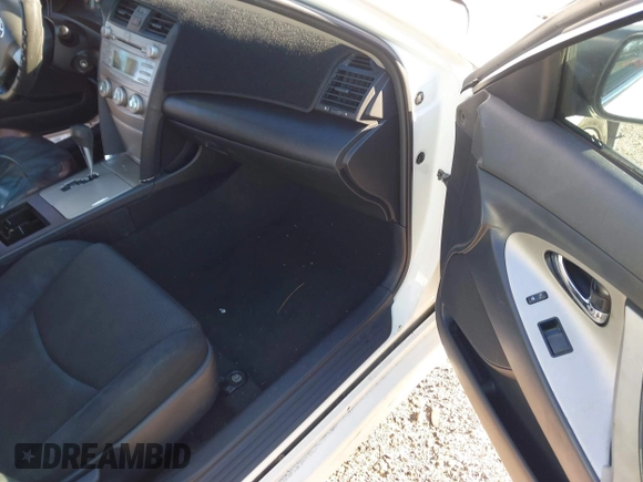 2008 Toyota Camry LE z VIN 4T1BE46K88U757061, wystawiony jako IAAI lot #41409155 z przebiegiem 154 677 mil mil oraz . Historia ofert i sprzedaży dostępna na DreamBid. Obrazek 5.
