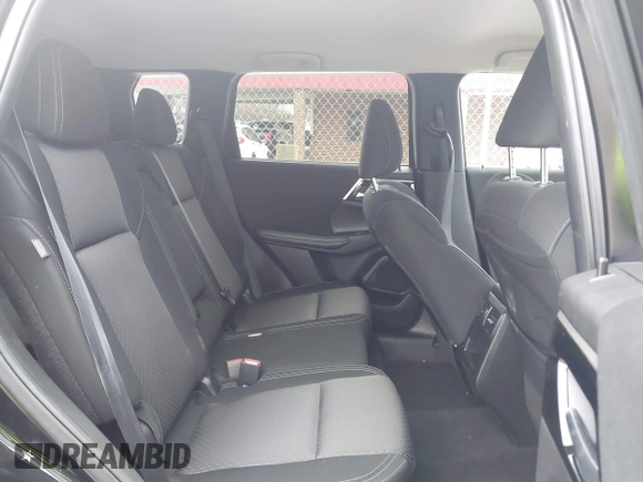 2024 Mitsubishi Outlander ES z VIN JA4J3UA89RZ031760, wystawiony jako IAAI lot #41140604 z przebiegiem 54 640 mil mil oraz . Historia ofert i sprzedaży dostępna na DreamBid. Obrazek 8.