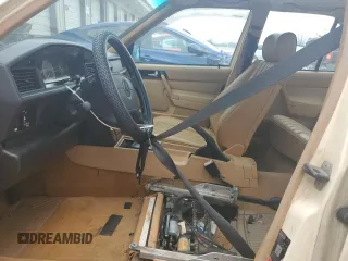 1993 Mercedes-Benz 190 z VIN WDBDA29D1PG074415, wystawiony jako Copart lot #51626555 z przebiegiem 219 450 mil mil oraz Tytuł czysty. Historia ofert i sprzedaży dostępna na DreamBid. Obrazek 7.