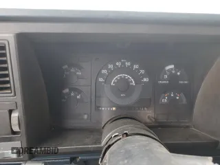 1989 GMC Sierra 2500 z VIN 1GTGK24K8KE532683, wystawiony jako Copart lot #51434114 z przebiegiem 79 134 mil mil oraz Szkody całkowita. Historia ofert i sprzedaży dostępna na DreamBid. Obrazek 9.
