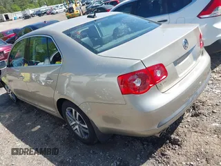2006 Volkswagen Jetta Sedan 2.5L with VIN 3VWSG71K46M798471, listed as a IAAI auction lot 41982917 with 32,389 mi miles. Bid and sale history available at carsss.com. Image 3.