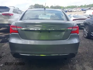 2014 Chrysler 200 LX z VIN 1C3CCBAB6EN211217, wystawiony jako IAAI lot #42169450 z przebiegiem 97 948 mil mil oraz . Historia ofert i sprzedaży dostępna na DreamBid. Obrazek 15.