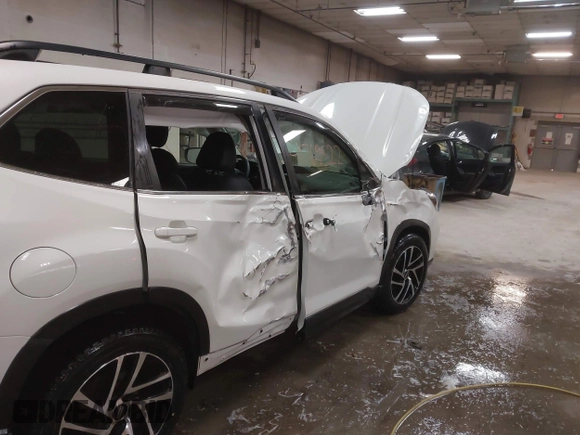 2019 Subaru Forester Limited with VIN JF2SKAUC3KH526772, listed as a IAAI auction lot 41769522 with 35,688 mi miles. Bid and sale history available at carsss.com. Image 6.