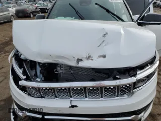 2023 Jeep Grand Wagoneer z VIN 1C4SJVEJ4PS550269, wystawiony jako Copart lot #52693175 z przebiegiem 9 915 mil mil oraz Szkoda całkowita • Salvage title. Historia ofert i sprzedaży dostępna na DreamBid. Obrazek 14.