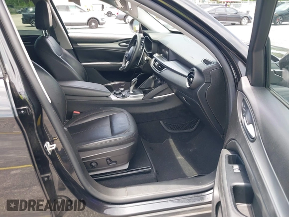 2018 Alfa Romeo Stelvio Sport z VIN ZASFAKPN8J7B58624, wystawiony jako IAAI lot #42380149 z przebiegiem 99 898 mil mil oraz . Historia ofert i sprzedaży dostępna na DreamBid. Obrazek 5.