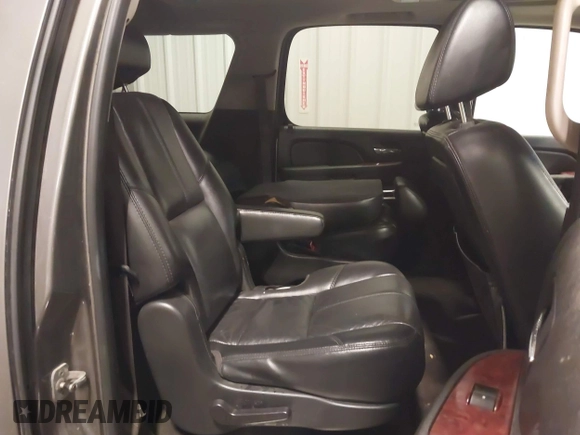 2007 Chevrolet Suburban LTZ with VIN 1GNFK16397J255558, listed as a IAAI auction lot 41804073 with 176,503 mi miles and . Bid and sale history available at DreamBid. Image 8.