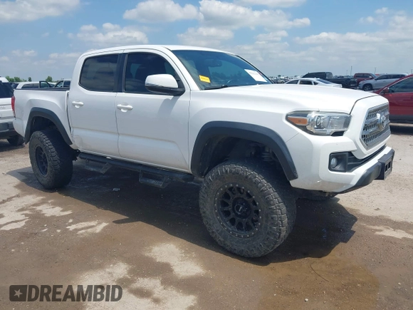 2017 Toyota Tacoma SR5 z VIN 5TFCZ5AN9HX070030, wystawiony jako IAAI lot #42212141 z przebiegiem 92 291 mil mil oraz . Historia ofert i sprzedaży dostępna na DreamBid. Obrazek 1.