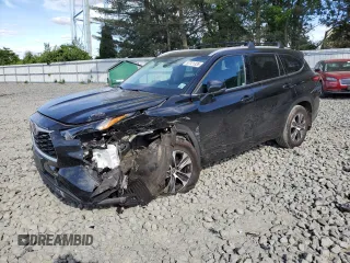 2022 Toyota Highlander XLE z VIN 5TDGZRBH9NS593194, wystawiony jako Copart lot #57721335 z przebiegiem 13 483 mil mil oraz Szkoda całkowita • Salvage title. Historia ofert i sprzedaży dostępna na DreamBid. Obrazek 1.