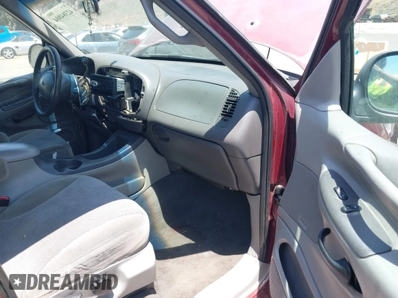 1999 Ford Expedition XLT z VIN 1FMRU1762XLA88470, wystawiony jako IAAI lot #42384804 z przebiegiem Nie podano mil oraz . Historia ofert i sprzedaży dostępna na DreamBid. Obrazek 5.