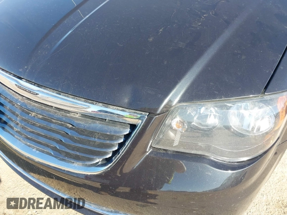 2014 Chrysler Town & Country S with VIN 2C4RC1HG0ER257498, listed as a IAAI auction lot 41627860 with 134,540 mi miles. Bid and sale history available at carsss.com. Image 6.