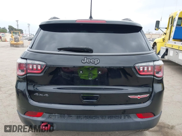 2018 Jeep Compass Trailhawk with VIN 3C4NJDDB3JT451658, listed as a IAAI auction lot 42087588 with 90,189 mi miles and . Bid and sale history available at DreamBid. Image 16.
