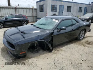 2017 Dodge Challenger SXT z VIN 2C3CDZAG4HH640614, wystawiony jako Copart lot #56516035 z przebiegiem 100 253 mil mil oraz Szkoda całkowita • Salvage title. Historia ofert i sprzedaży dostępna na DreamBid. Obrazek 1.