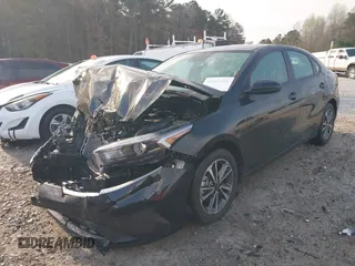 2024 Kia Forte LXS z VIN 3KPF24AD7RE799390, wystawiony jako IAAI lot #41856786 z przebiegiem 24 804 mil mil oraz . Historia ofert i sprzedaży dostępna na DreamBid. Obrazek 17.