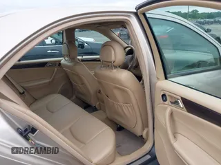2004 Mercedes-Benz C 240 z VIN WDBRF81J14F450611, wystawiony jako IAAI lot #42420473 z przebiegiem 104 498 mil mil oraz . Historia ofert i sprzedaży dostępna na DreamBid. Obrazek 8.