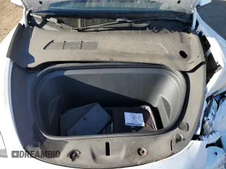 2020 Tesla Model Y Long Range with VIN 5YJYGDEE4LF015455, listed as a Copart auction lot 84223984 with 77,398 mi miles and Salvage Title. Bid and sale history available at DreamBid. Image 12.