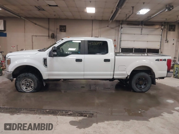 2018 Ford Super Duty F-250 SRW XL with VIN 1FT7W2B62JEB55938, listed as a IAAI auction lot 41236499 with 276,458 mi miles. Bid and sale history available at carsss.com. Image 14.