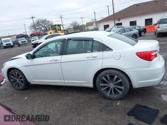 2012 Chrysler 200 S with VIN 1C3CCBHG3CN123224, listed as a IAAI auction lot 41915557 with 138,229 mi miles. Bid and sale history available at carsss.com. Image 14.
