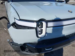 2024 Rivian R1T Adventure z VIN 7FCTGAAA5RN033799, wystawiony jako IAAI lot #41606562 z przebiegiem 9 449 mil mil oraz . Historia ofert i sprzedaży dostępna na DreamBid. Obrazek 6.