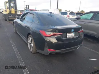 2023 BMW i4 eDrive35 z VIN WBY43AW02PFP50656, wystawiony jako IAAI lot #41776504 z przebiegiem 18 024 mil mil oraz . Historia ofert i sprzedaży dostępna na DreamBid. Obrazek 3.