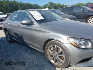 2016 Mercedes-Benz C 300 Luxury с VIN 55SWF4KB5GU115010, выставлен на аукционе IAAI как лот 42685752 с пробегом 62 483 миль миль и . История ставок и продаж доступна на DreamBid. Изображение 13.