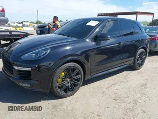 2015 Porsche Cayenne Turbo z VIN WP1AC2A2XFLA80727, wystawiony jako IAAI lot #42031257 z przebiegiem 83 368 mil mil oraz . Historia ofert i sprzedaży dostępna na DreamBid. Obrazek 17.