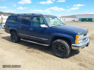 1997 Chevrolet Suburban with VIN 3GNFK16R9VG176846, listed as a IAAI auction lot 42058671 with 226,408 mi miles. Bid and sale history available at carsss.com. Image 1.