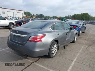 2014 Nissan Altima S with VIN 1N4AL3AP5EC404061, listed as a IAAI auction lot 41965252 with 121,049 mi miles and . Bid and sale history available at carsss.com. Image 4.