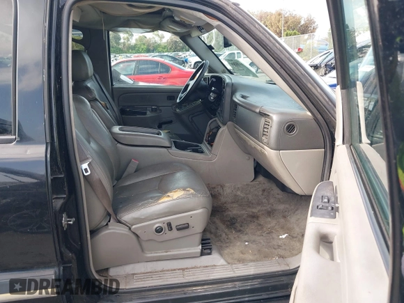 2004 Chevrolet Suburban LT with VIN 3GNEC16T74G283784, listed as a IAAI auction lot 42397880 with 201,870 mi miles and . Bid and sale history available at DreamBid. Image 5.
