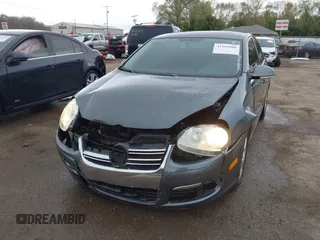 2008 Volkswagen Jetta SE z VIN 3VWRM71K18M135790, wystawiony jako IAAI lot #42165888 z przebiegiem 147 523 mil mil oraz . Historia ofert i sprzedaży dostępna na DreamBid. Obrazek 6.