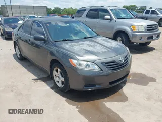 2008 Toyota Camry LE z VIN 4T1BE46K68U772433, wystawiony jako IAAI lot #42375510 z przebiegiem 168 152 mil mil oraz . Historia ofert i sprzedaży dostępna na DreamBid. Obrazek 1.