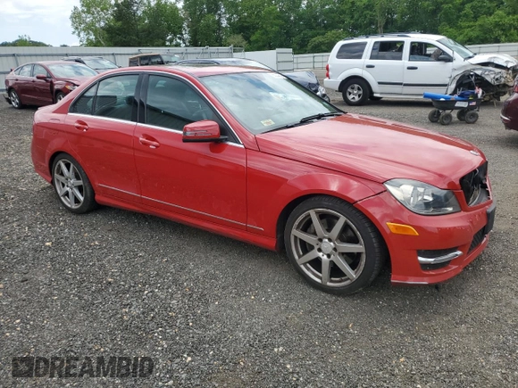 2014 Mercedes-Benz C 300 Sport z VIN WDDGF8AB0EA925820, wystawiony jako Copart lot #56204535 z przebiegiem 86 173 mil mil oraz Szkoda całkowita • Salvage title. Historia ofert i sprzedaży dostępna na DreamBid. Obrazek 4.
