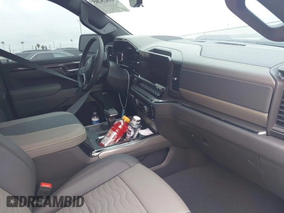 2025 Chevrolet Silverado 1500 with VIN 3GCUKHEL6SG224899, listed as a IAAI auction lot 41828205 with 3,067 mi miles and . Bid and sale history available at DreamBid. Image 5.