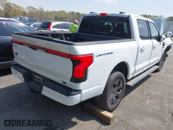 2023 Ford F-150 Lightning Pro z VIN 1FTVW1EV1PWG17610, wystawiony jako IAAI lot #41929636 z przebiegiem 44 428 mil mil oraz . Historia ofert i sprzedaży dostępna na DreamBid. Obrazek 4.