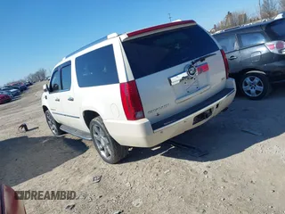 2007 Cadillac Escalade ESV with VIN 1GYFK668X7R327901, listed as a IAAI auction lot 41895943 with 268,821 mi miles. Bid and sale history available at carsss.com. Image 3.