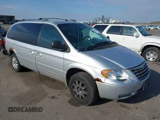 2005 Chrysler Town & Country Limited with VIN 2C8GP64L45R338921, listed as a IAAI auction lot 42105691 with 288,600 mi miles. Bid and sale history available at carsss.com. Image 1.