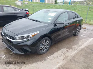 2022 Kia Forte LXS z VIN 3KPF24AD4NE450309, wystawiony jako IAAI lot #42066381 z przebiegiem 43 314 mil mil oraz . Historia ofert i sprzedaży dostępna na DreamBid. Obrazek 2.