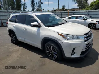 2018 Toyota Highlander SE with VIN 5TDKZRFH2JS550203, listed as a Copart auction lot 58133525 with 117,891 mi miles and Salvage title. Bid and sale history available at DreamBid. Image 4.