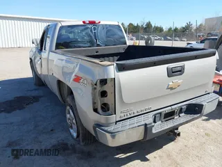 2009 Chevrolet Silverado 1500 LT with VIN 1GCEK29J29Z238478, listed as a IAAI auction lot 41838442 with 156,947 mi miles. Bid and sale history available at carsss.com. Image 3.