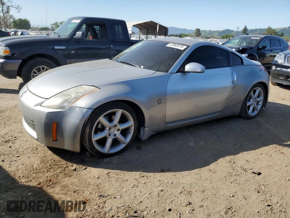 2003 Nissan 350Z Touring z VIN JN1AZ34E73T016672, wystawiony jako Copart lot #52968375 z przebiegiem 125 844 mil mil oraz Szkoda całkowita • Salvage title. Historia ofert i sprzedaży dostępna na DreamBid. Obrazek 1.