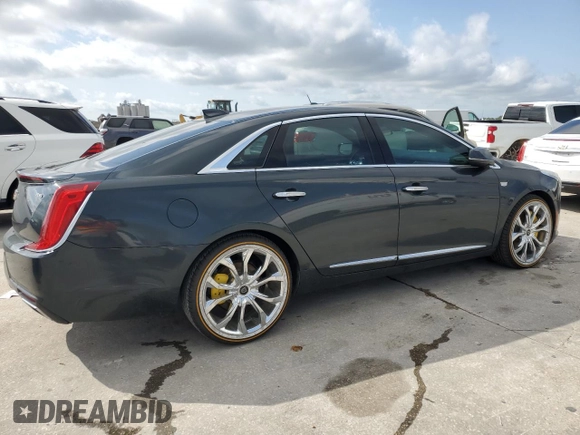 2018 Cadillac XTS Luxury z VIN 2G61M5S30J9135292, wystawiony jako Copart lot #57121115 z przebiegiem 95 110 mil mil oraz Szkoda całkowita • Salvage title. Historia ofert i sprzedaży dostępna na DreamBid. Obrazek 3.