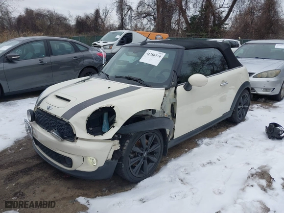 2015 MINI Cooper Convertible S with VIN WMWZP3C5XFT299044, listed as a IAAI auction lot 41286976 with 80,858 mi miles. Bid and sale history available at carsss.com. Image 18.