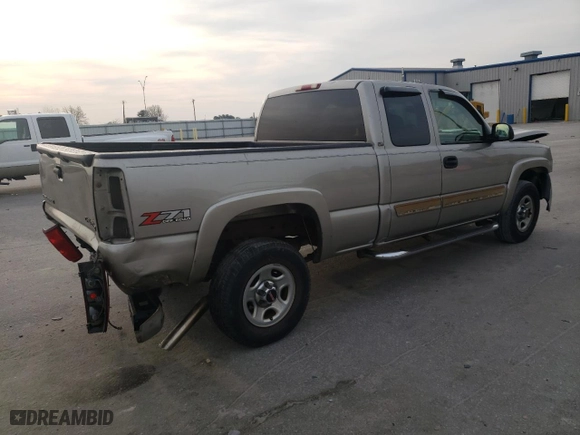 2003 Chevrolet Silverado 1500 LT with VIN 2GCEK19T731139795, listed as a Copart auction lot 49025065 with 230,619 mi miles and Salvage Title. Bid and sale history available at carsss.com. Image 3.