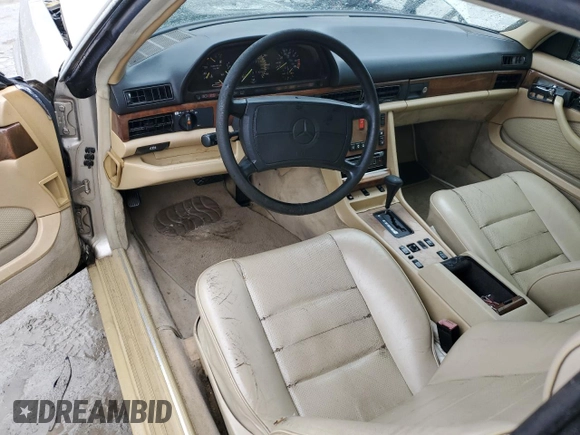 1988 Mercedes-Benz 560 with VIN WDBCA45D9JA411517, listed as a Copart auction lot 46978105 with 298,725 mi miles and Clean Title. Bid and sale history available at DreamBid. Image 8.
