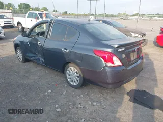 2017 Nissan Versa SV z VIN 3N1CN7AP4HL843395, wystawiony jako IAAI lot #42125911 z przebiegiem 157 897 mil mil oraz . Historia ofert i sprzedaży dostępna na DreamBid. Obrazek 3.