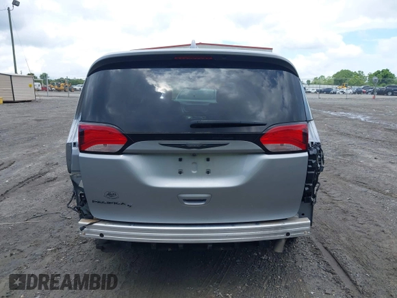 2019 Chrysler Pacifica Touring Plus z VIN 2C4RC1FG0KR574955, wystawiony jako IAAI lot #42254948 z przebiegiem 82 423 mil mil oraz . Historia ofert i sprzedaży dostępna na DreamBid. Obrazek 17.